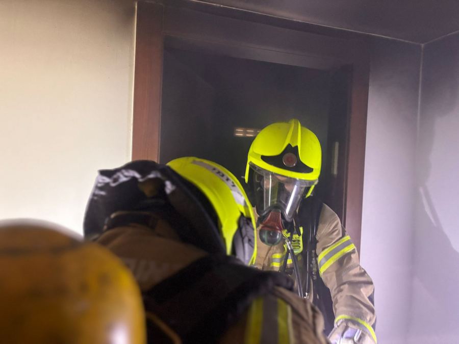 حريش: اصابة شخص جراء استنشاق دخان من حريق داخل شقة سكنية